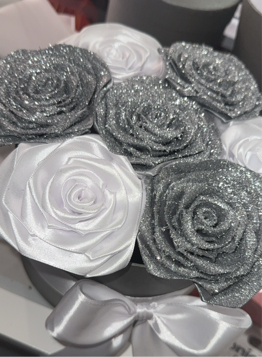 7 grey and white roses