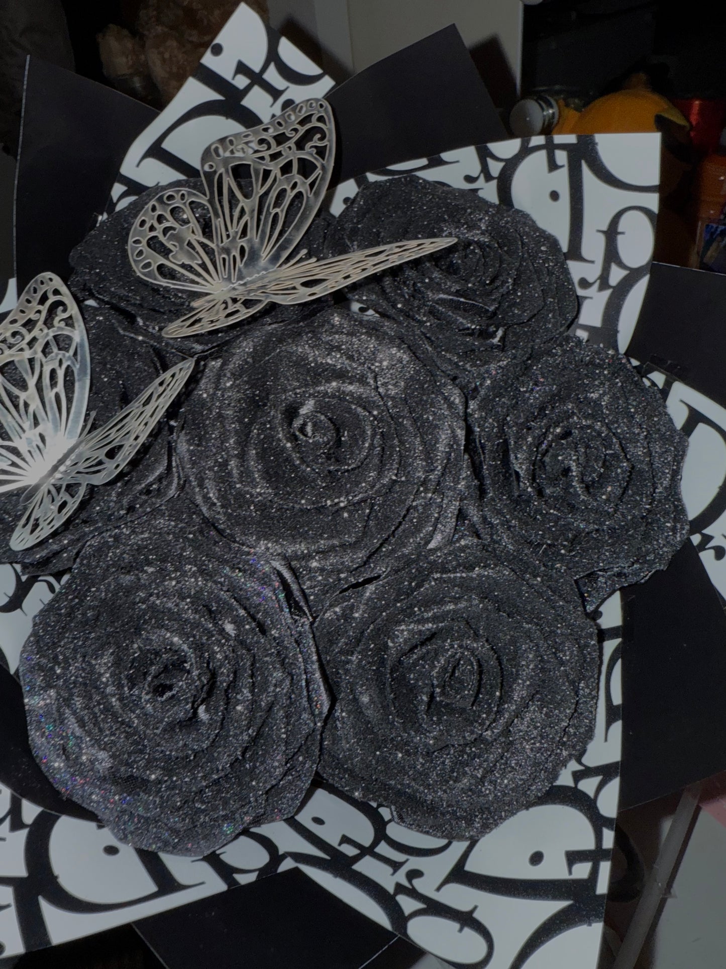 7 black glitter roses