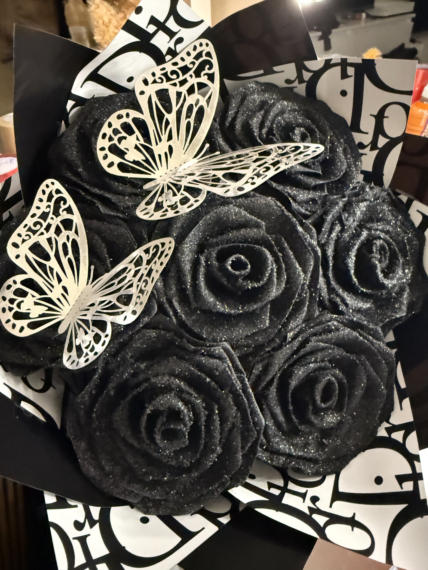 7 black glitter roses