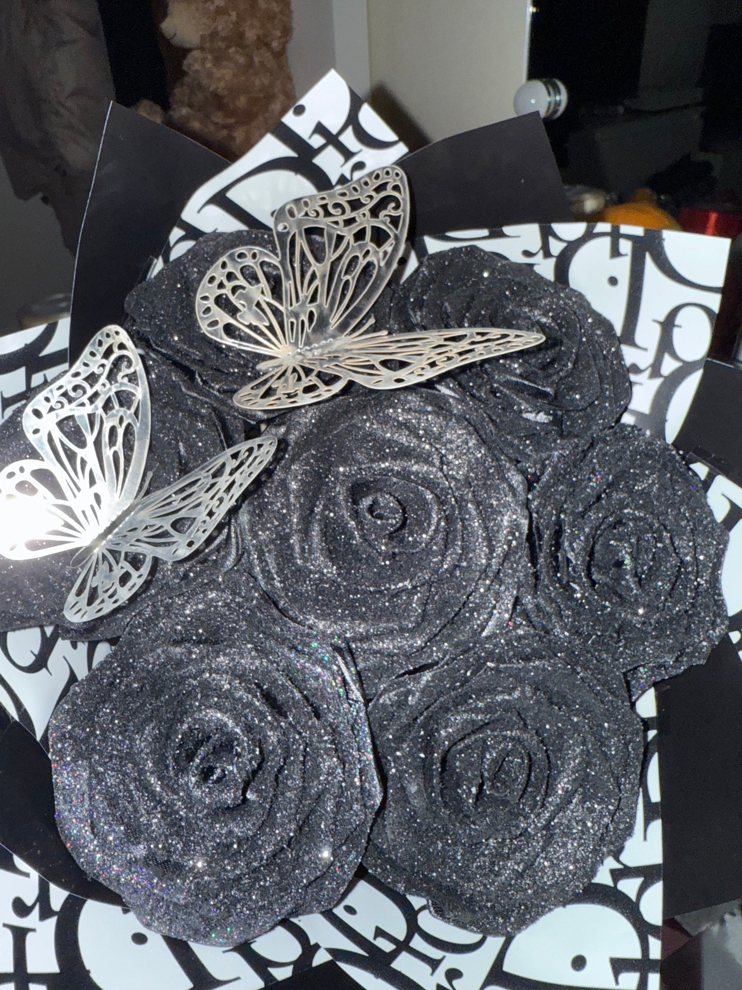 7 black glitter roses